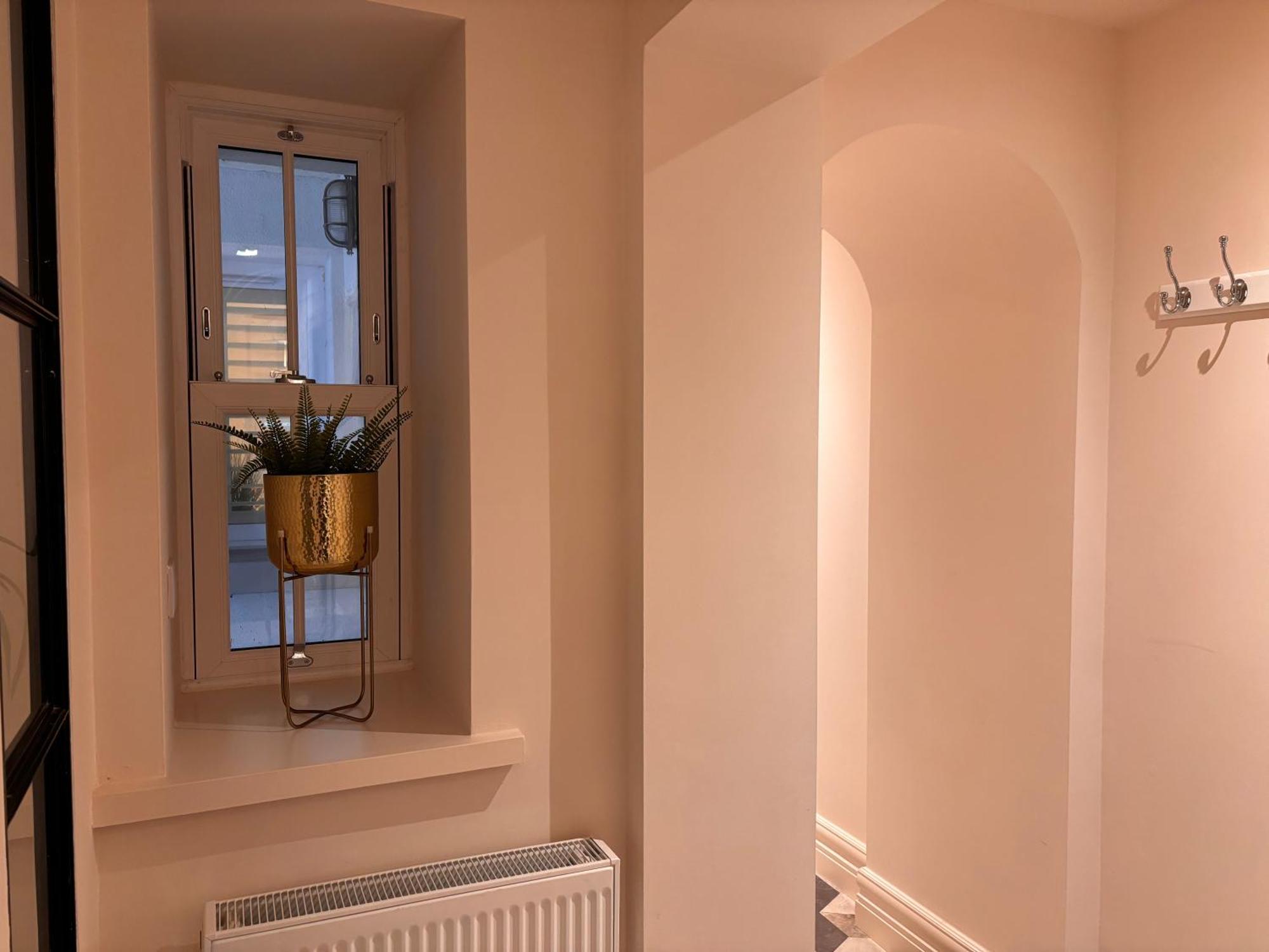 Luxurious 2 Bedroom Apartment With Sea View In Monkstown Блекрок Екстер'єр фото