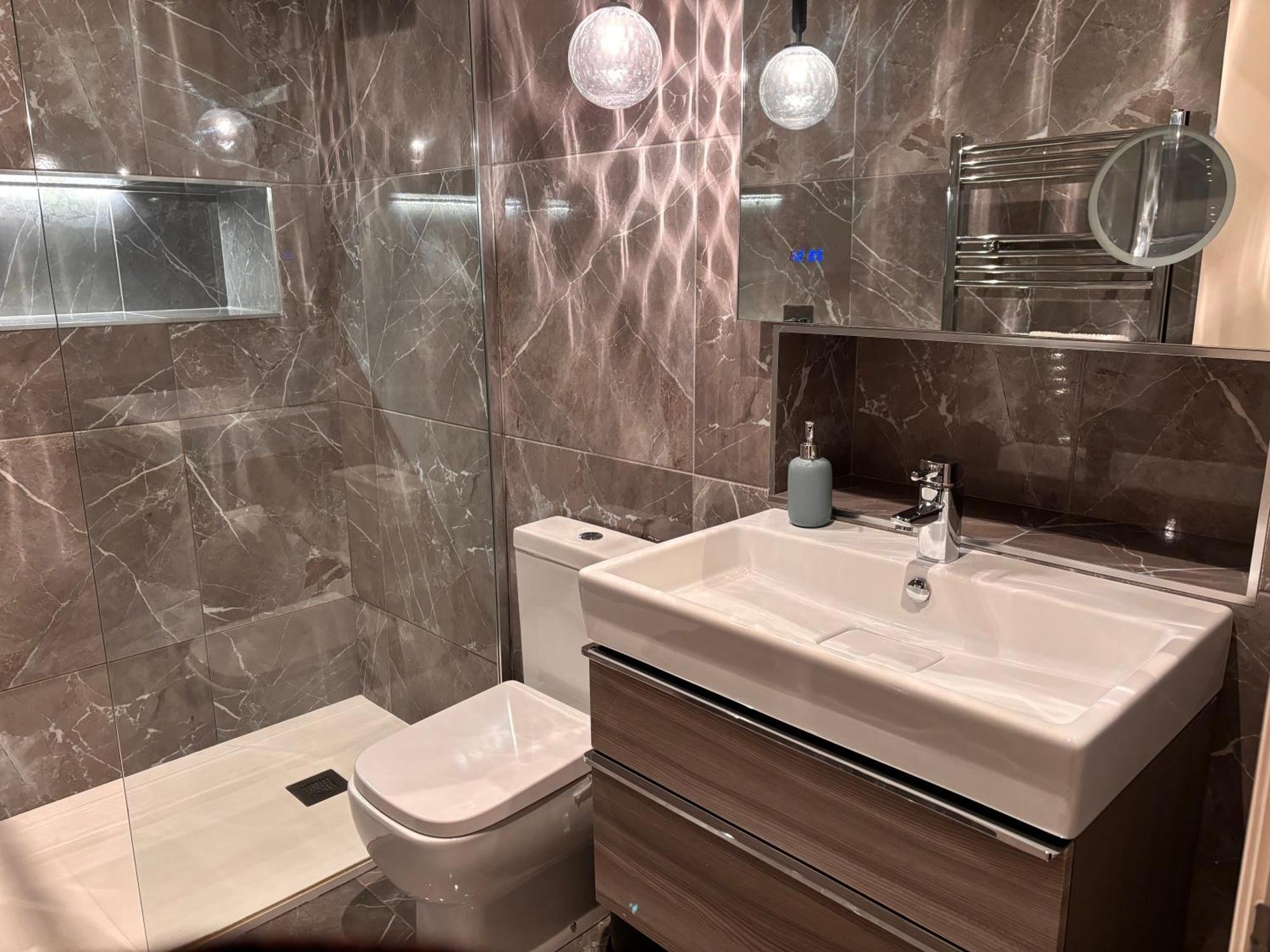 Luxurious 2 Bedroom Apartment With Sea View In Monkstown Блекрок Екстер'єр фото